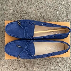 Women’s Tods blue loafers!
